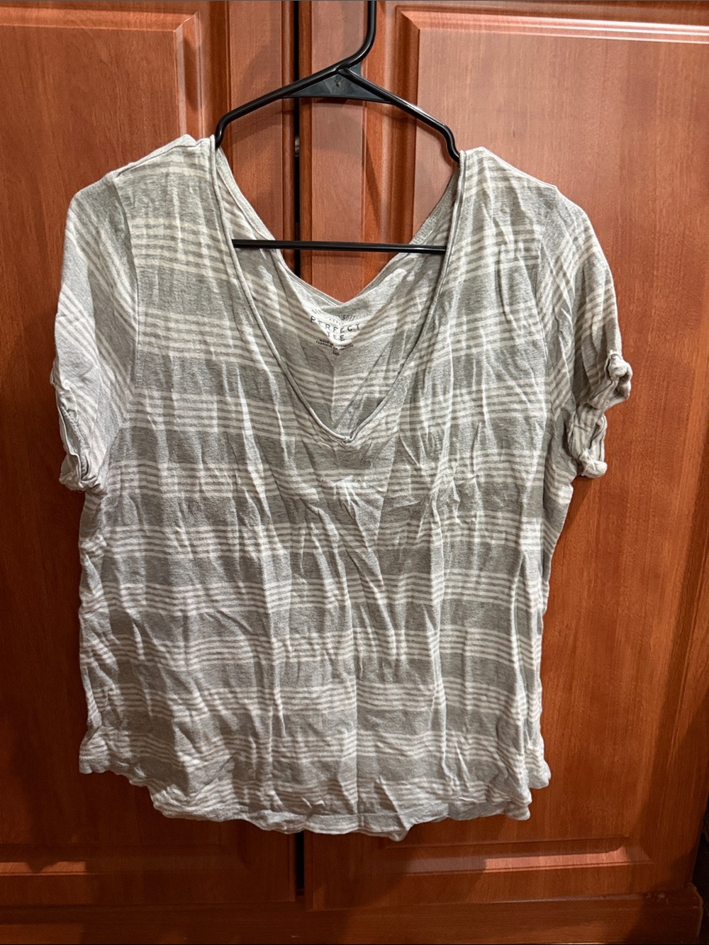 Aeropostale V-Neck Too